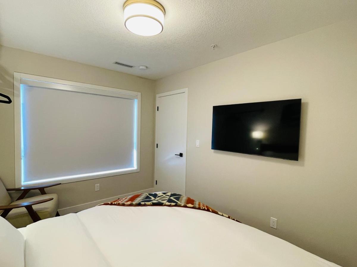 Joe's Contemporary 2 King Bedrooms Vacation In *