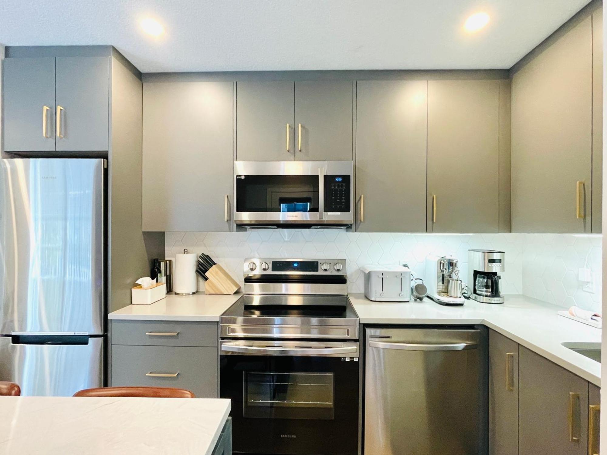 Apartment Joe's Contemporary 2 King Bedrooms Vacation In Canmore