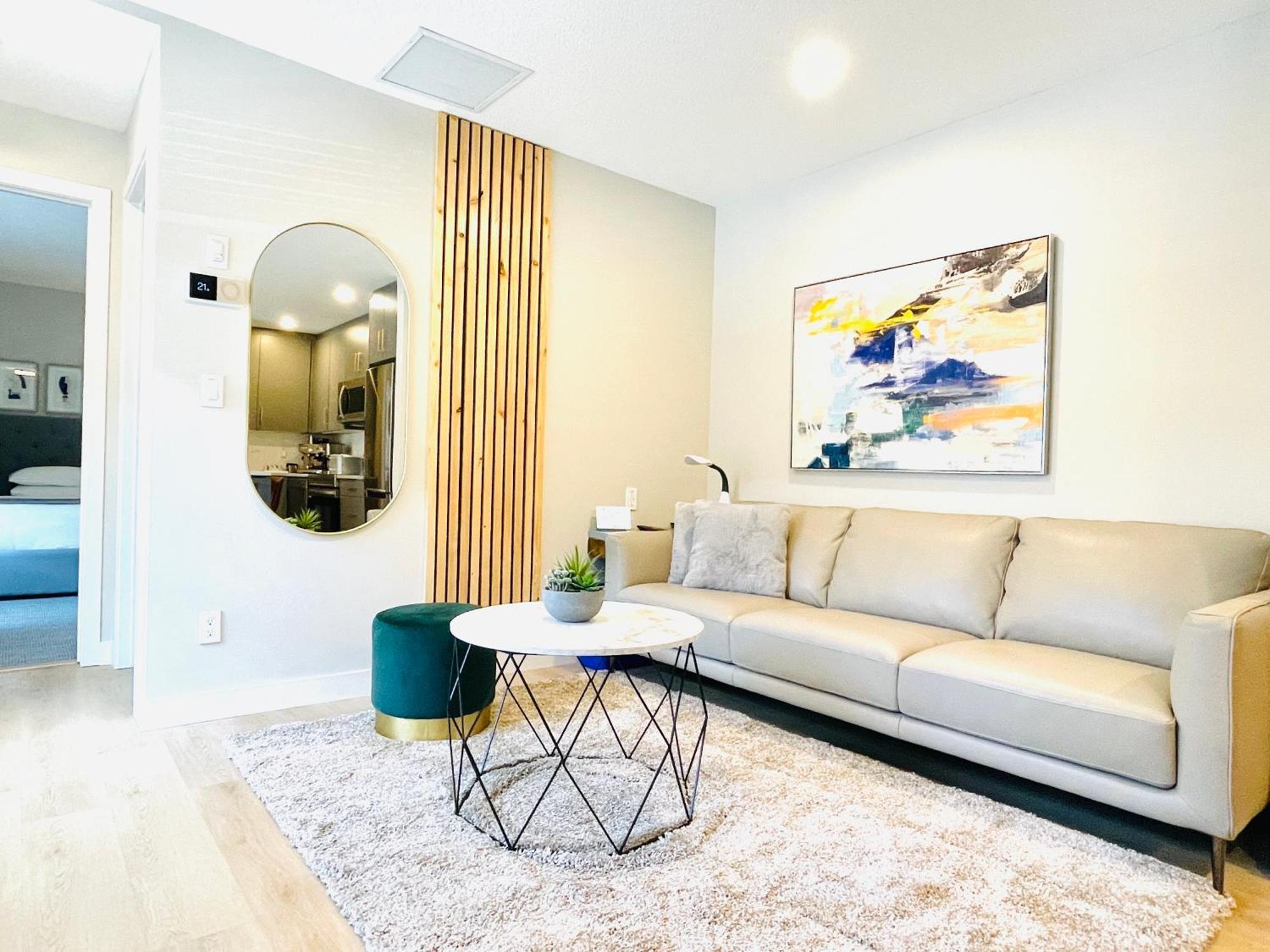 Joe's Contemporary 2 King Bedrooms Vacation In Apartment Canmore